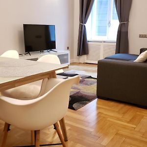 Supreme City Center Apartment